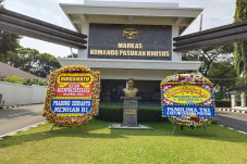 HUT ke 69, Ratusan Karangan...