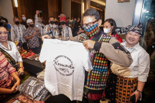 Dukung Merek Lokal,...