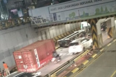 Boks Kontainer Terlepas...