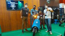 Mampir ke IIMS Hybrid...