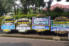 Karangan Bunga dari...