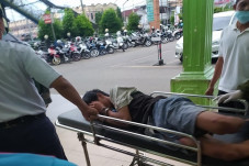 Gasak Ponsel Milik Gadis...