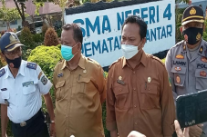 Polisi dan Satgas COVID-19...