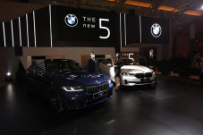 Penjualan Daring BMW...