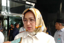 Hari Ini, Airin Serahkan...