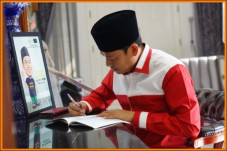 Akrab dengan Jokowi,...
