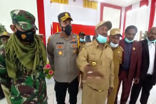 Bupati Puncak Marah...