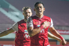 Bungkam Persib Dua Gol,...