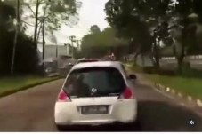 Viral! Mobil Sedan Ini...