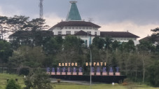 Terus Didera Persoalan...