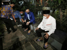 PKS-Demokrat Bertemu,...
