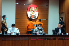 Anak Buah Terima Suap,...