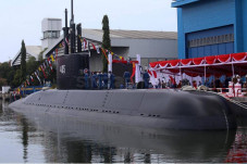 Kapal Selam Alugoro...