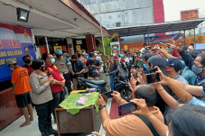 Kehilangan Jejak, 3...