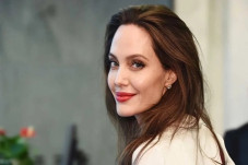 Karir Angelina Jolie...