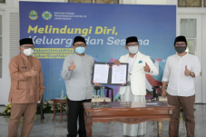 Ridwan Kamil Teken Kesepakatan...