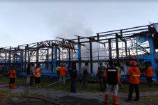 Peternakan Terbakar,...