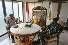 Pastikan Layanan Publik...