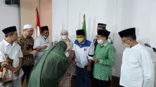 KNPI-KAHMI Santuni Anak...