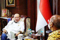 Ketua DPD Ingatkan Buku...