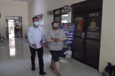 Wanita Asal Solo Diborgol...