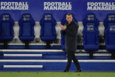Cari Penerus Mourinho,...