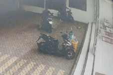 Terekam CCTV, Pencuri...