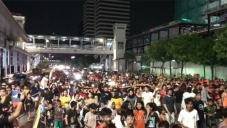 Suporter Persija Turun...