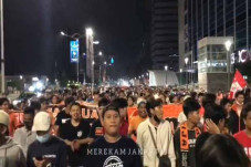Oknum Fans Persija dan...