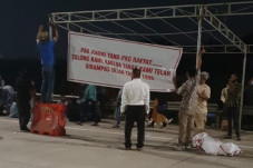 Tuntut Ganti Rugi Tanah,...