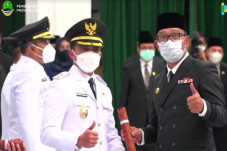 Lantik Bupati-Wakil...