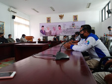 Diberhentikan Sepihak...