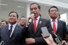 Besok Hari Rabu, Isu...