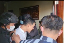 Begini Penampakan Munarman...