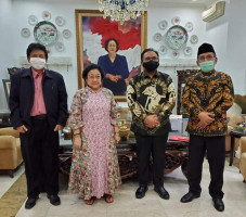 Menag Bertemu Megawati,...