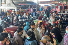 Pasar Tanah Abang Dipadati...