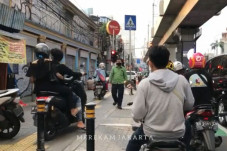 Pengendara Motor Kuasai...