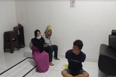 Ngutil di Minimarket,...