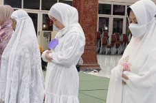 Unggah Foto Pas Lagi...