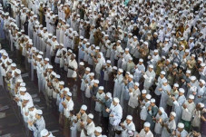 Sholat Tarawih Hingga...