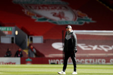 Meski Kans Tipis, Jurgen...