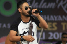 Obati Kerinduan Kampung...