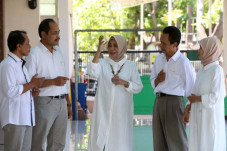 Hampir 100 Persen Dosen-Karyawan...