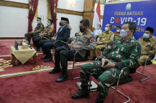 Gubernur Aceh Ikuti...