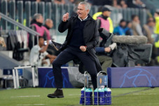 Latih AS Roma Mulai...