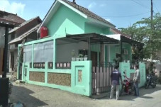 Wanita Cantik Pengirim...