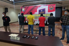 Besok, Empat Pejabat...