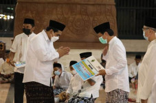 Pemprov Jateng Memberi...