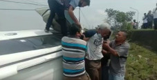Mobil Mantan Camat Terjun...