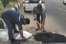 MCC Tambal Jalan Berlubang...